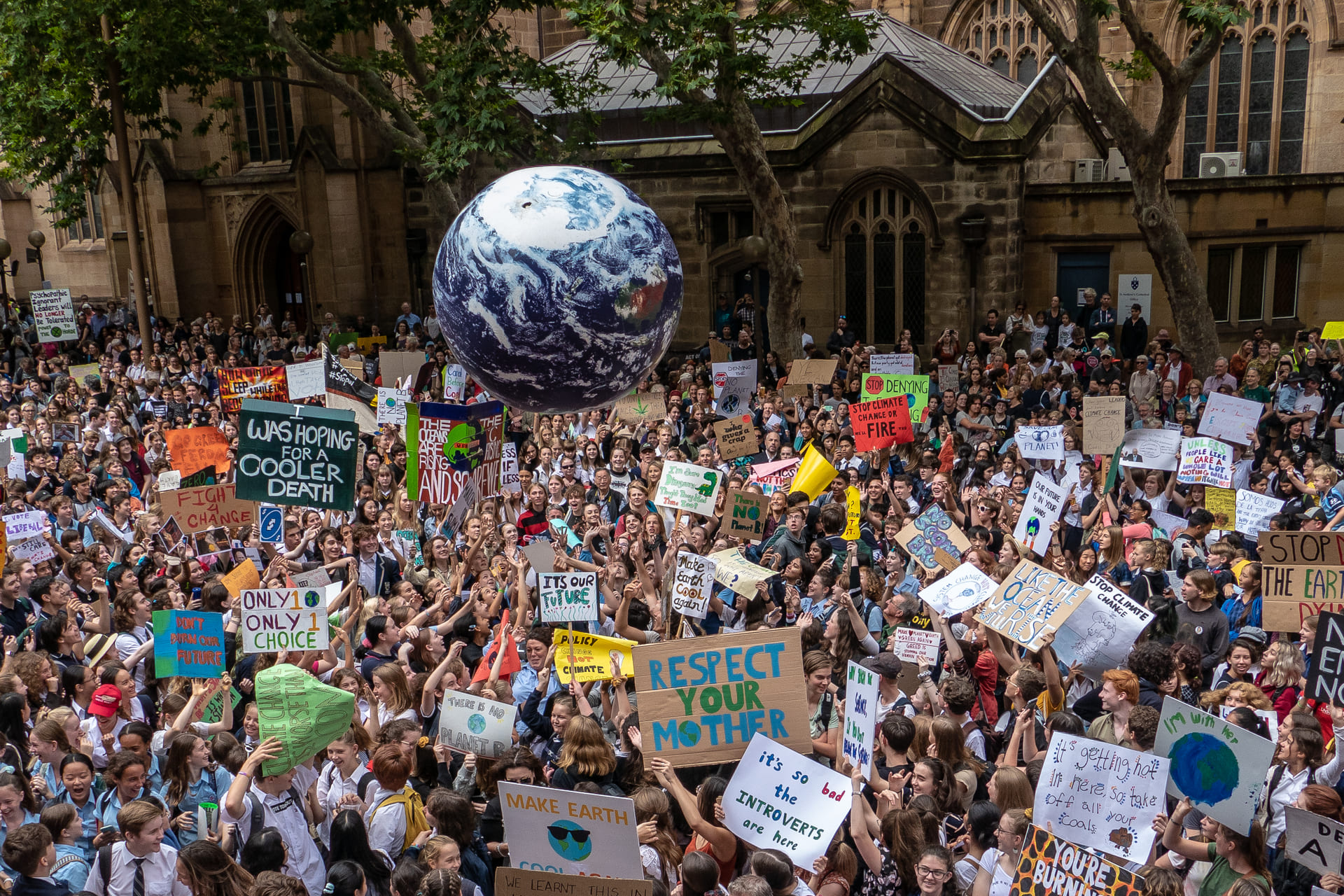 Australian students gather in climate change protest rally