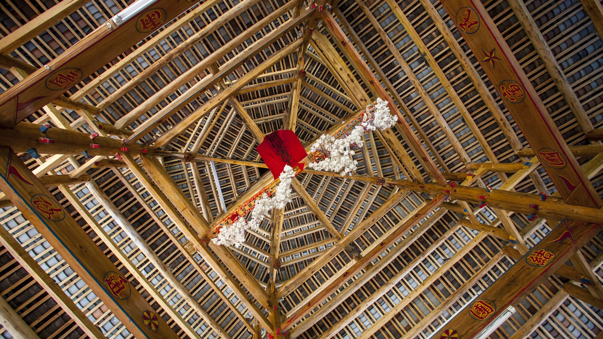 Traditional construction methods of a drum tower 